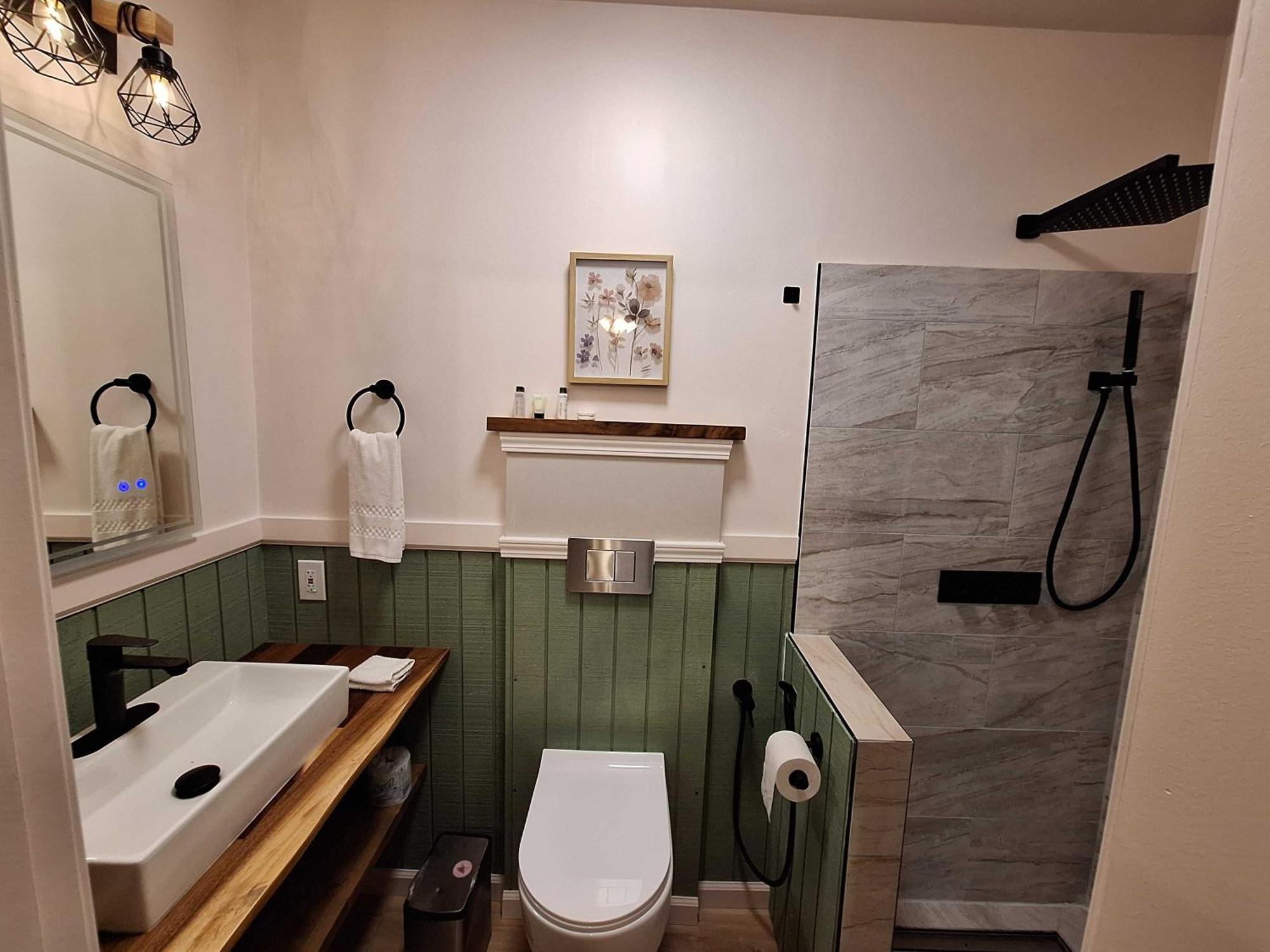 Wild Ginger Hotel ヒロ エクステリア 写真